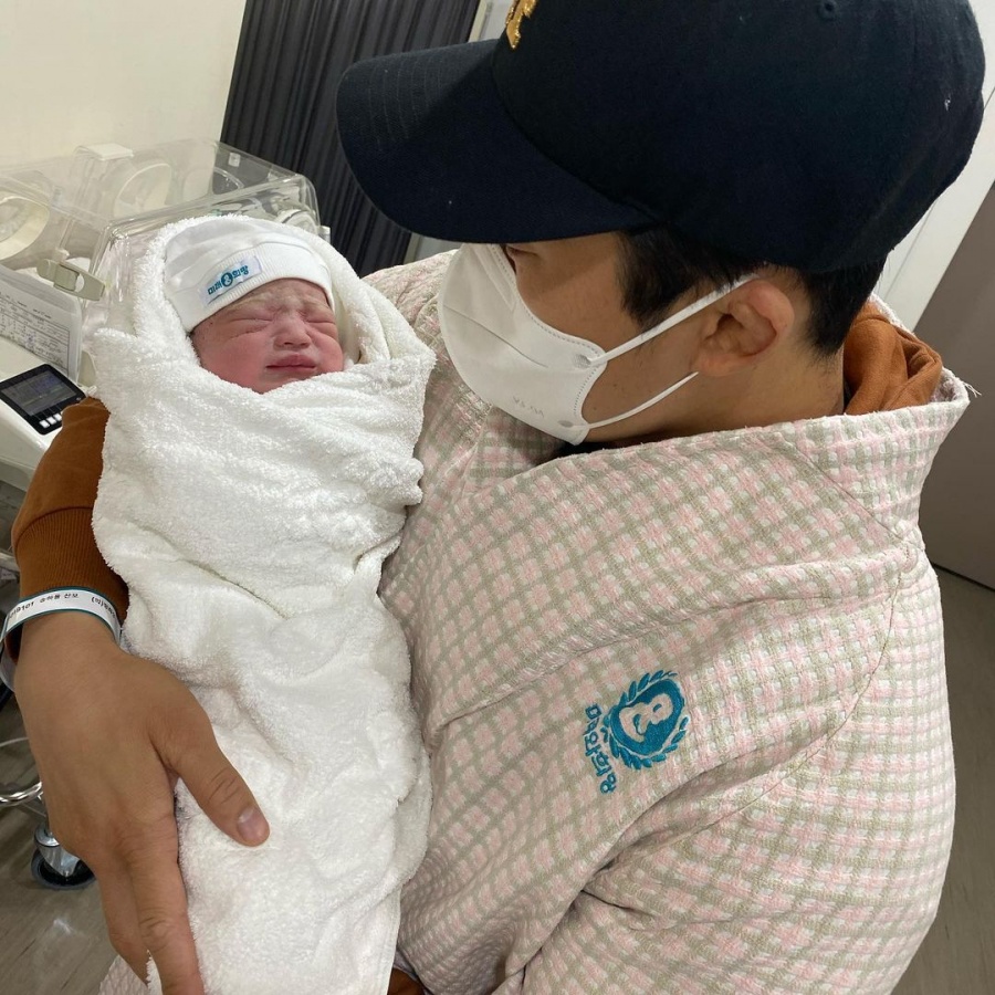 김동현, 오늘(6일) 둘째 득녀…"♥송하율 닮은거 같아, 두 아이 아빠라니"[전문]