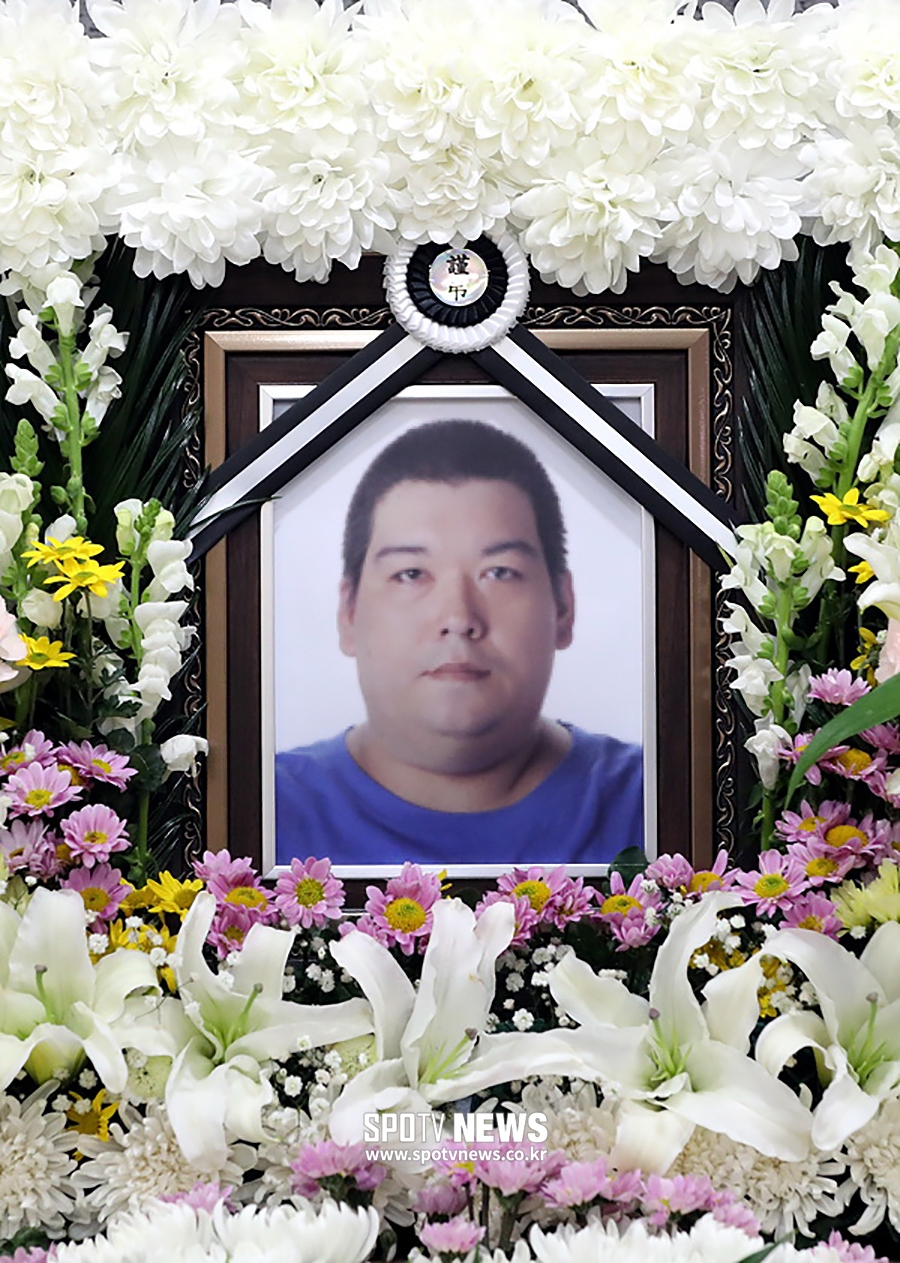 故 빅죠, 빈소 사진 공개…홀라당 멤버 박사장도 조문