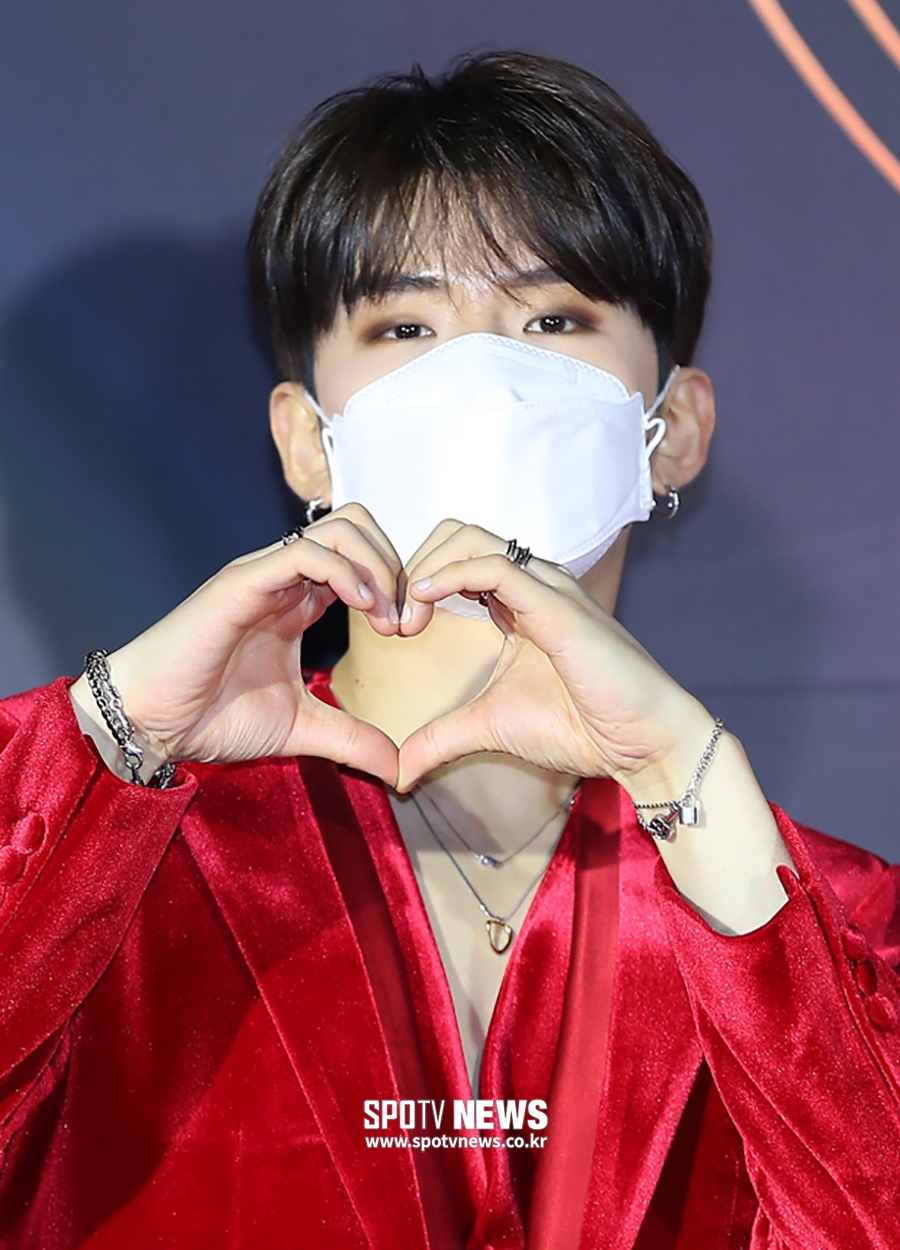 [포토S] 몬스타엑스 기현, '하트 받아주세요'