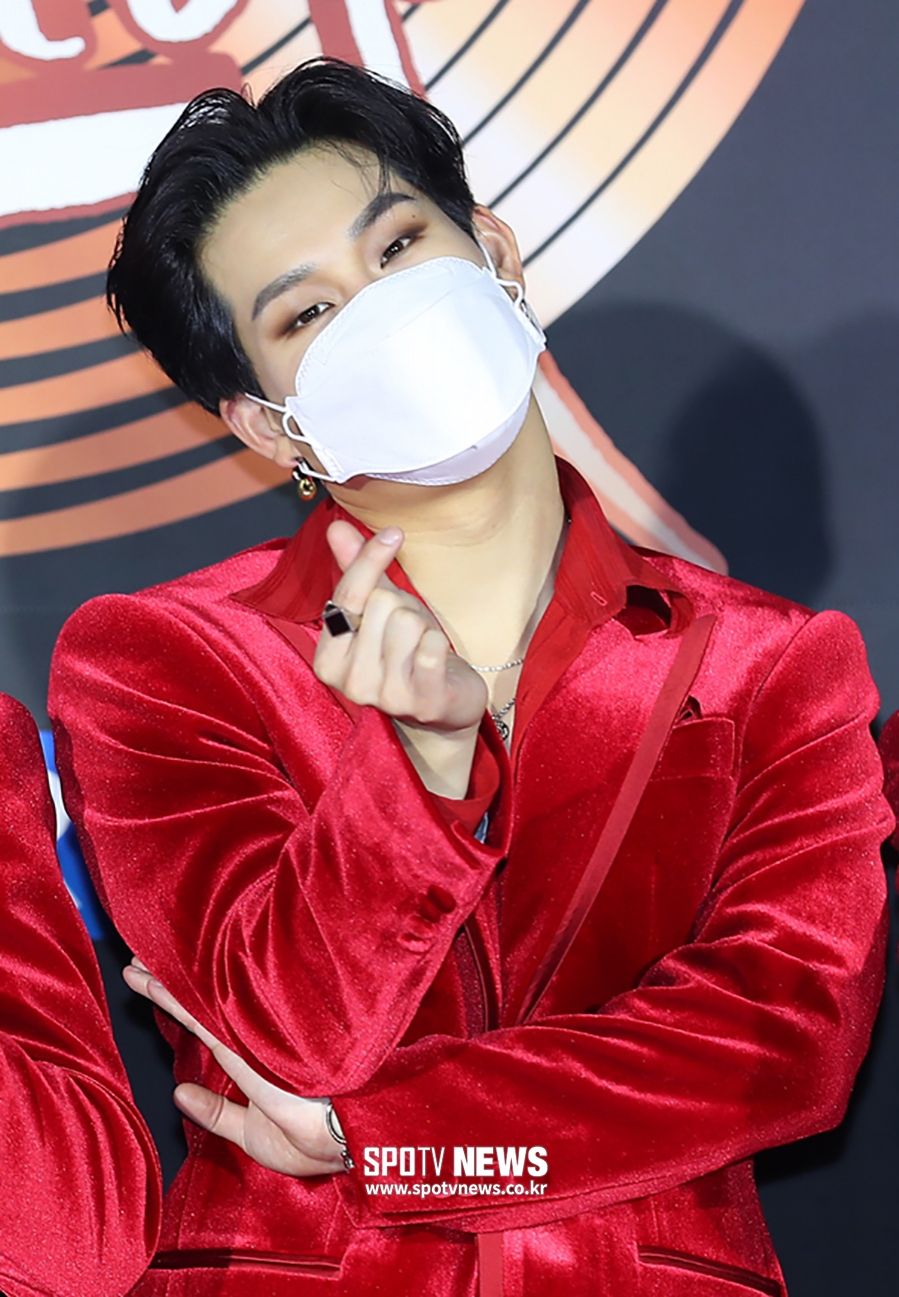 [포토S] 몬스타엑스 주헌, 애교 하트