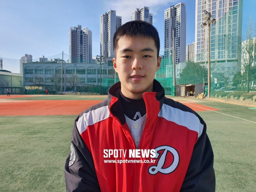 [인터뷰]“장재영-나승엽 빈자리 크지만…” 덕수고 새 주장 한태양의 포부