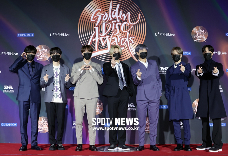 [포토S] 방탄소년단, 아미들 향해 하트!