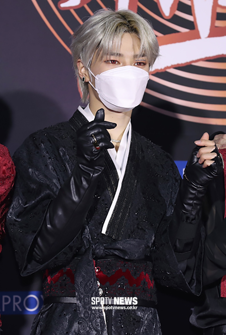 [포토S] 스트레이키즈 아이엔, 고혹적인 레드 렌즈