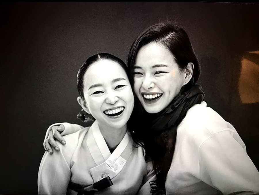 이하늬, 임신 중인 '연예인급 미모' 친언니 공개…직접 그린 화훼도 선물