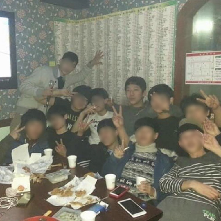 '엉덩이 노출' 양홍원, "고등학생 때"라고 강조하며 올린 흡연 사진 논란