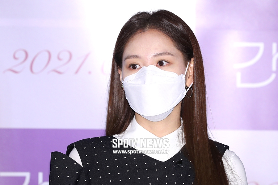 [포토S] 김재경, '다 가려도 청순해'