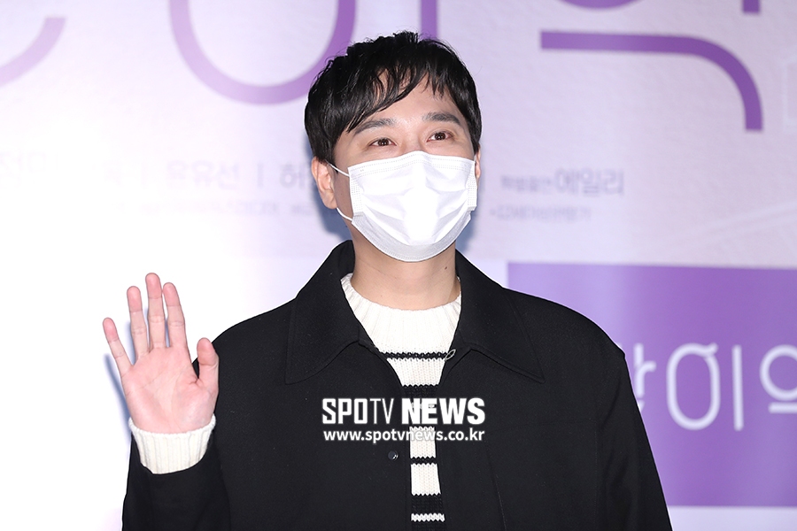 [포토S] 허정민, 수줍은 손인사