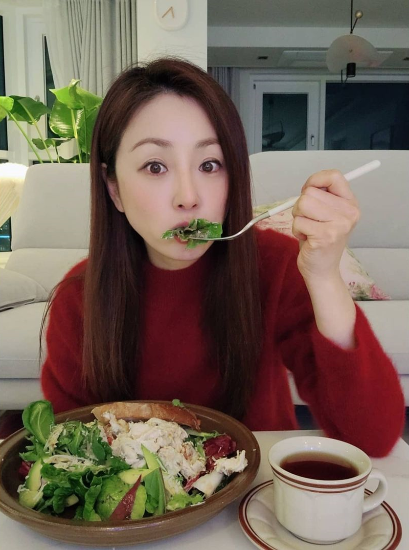 '48세' 오나라, ♥김도훈과 21년 열애중 미친 자기관리…"샐러드를 코끼리처럼"