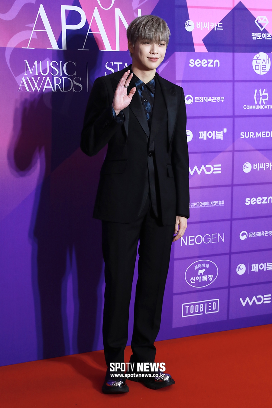 [포토S] 강다니엘, 블랙 슈트가 찰떡!