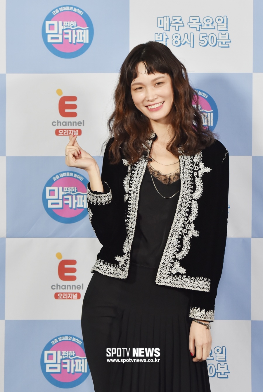 [포토]송경아 '맘 편한 카페, 많이 사랑해주세요'