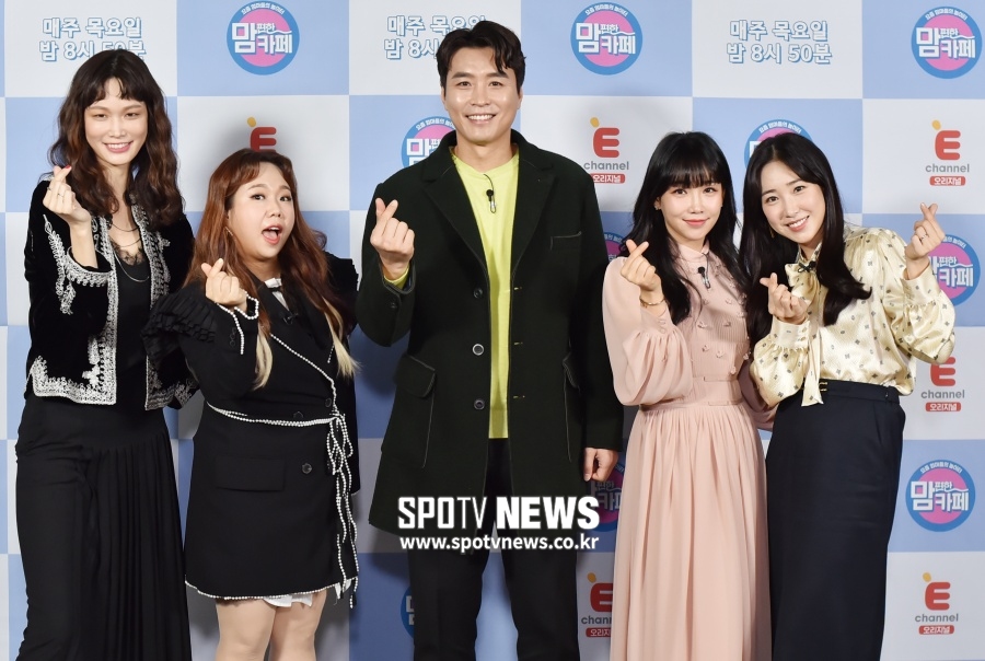 [포토]송경아-홍현희-이동국-이유리-최희 '맘 편한 카페, 많이 사랑해주세요'
