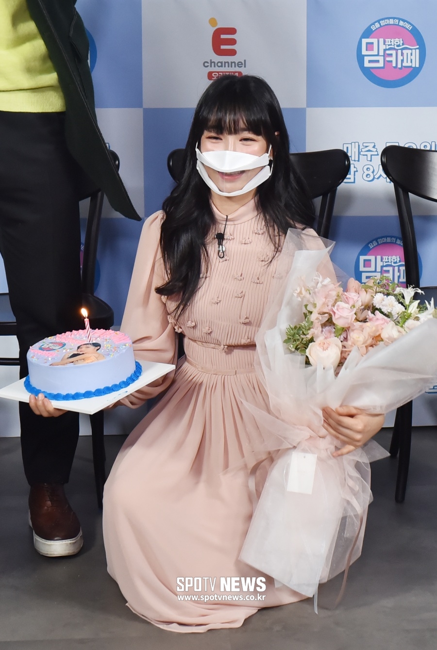 [포토]이유리 '생일 축하해준 맘 편한 카페, 고마워요'