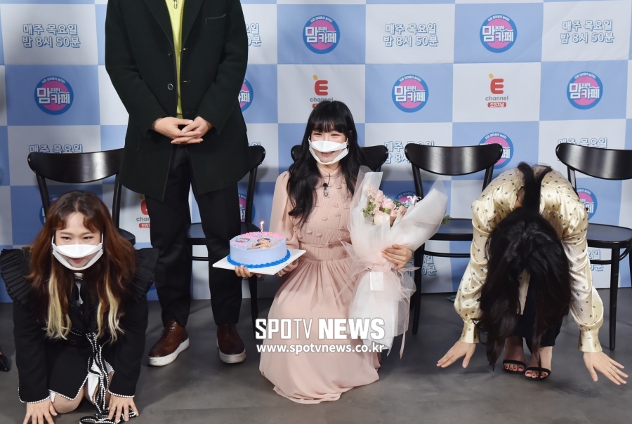 [포토]홍현희-이유리-최희 '맘 편한 카페 시청자 여러분, 큰 절 받으세요'