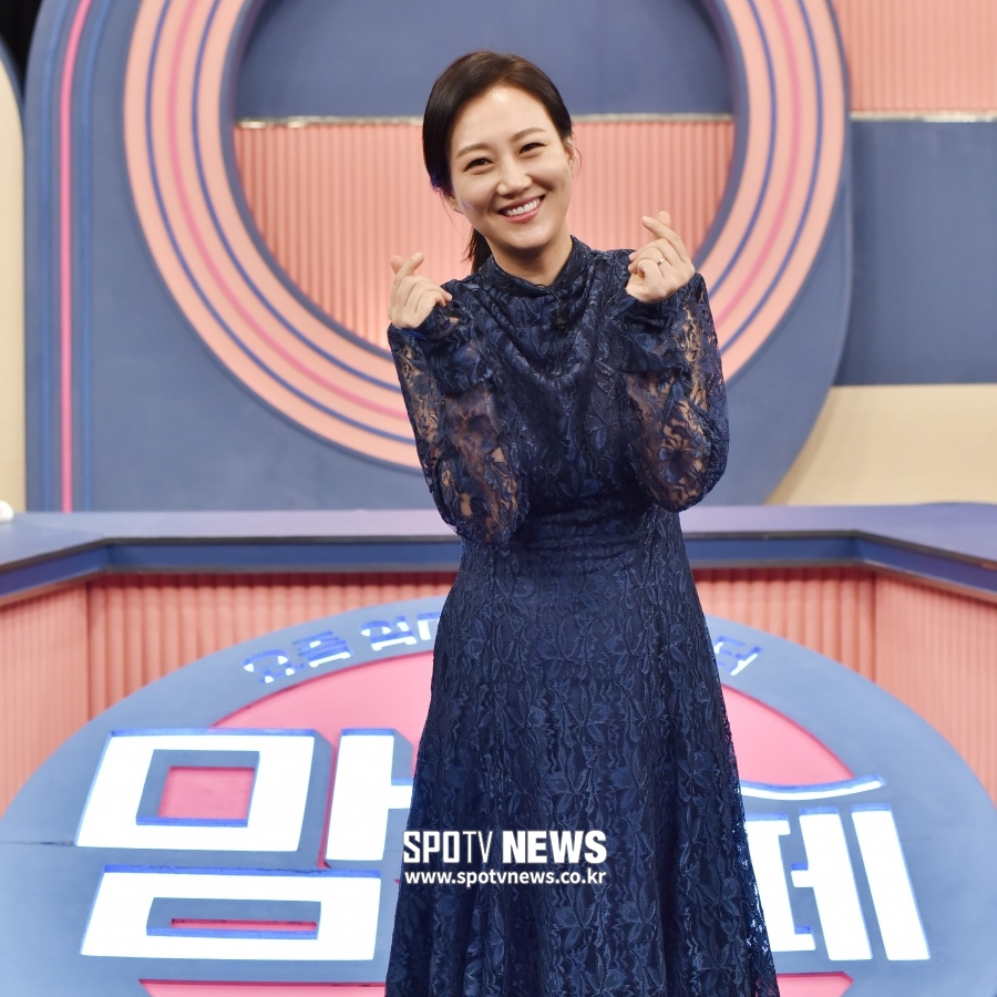 [포토]장윤정 '맘 편한 카페, 많이 사랑해주세요'