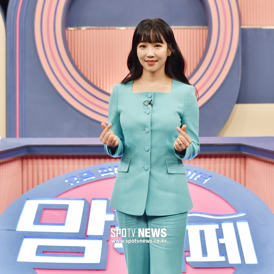 [포토]이유리 '맘 편한 카페, 많이 사랑해주세요'