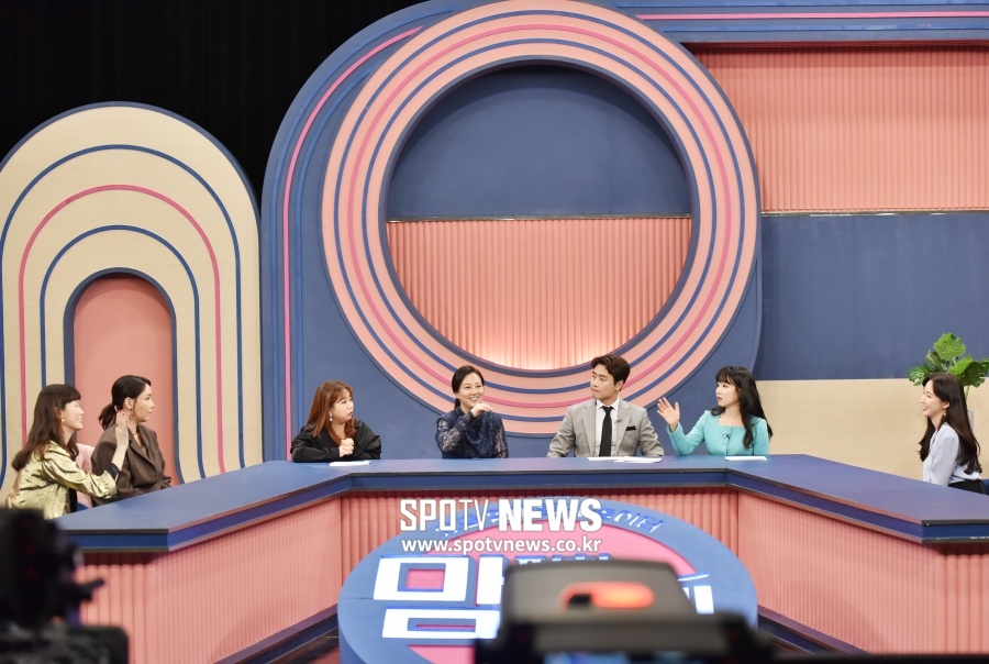 [포토]송경아‧배윤정‧홍현희‧장윤정‧이동국‧이유리‧최희, 화기애애한 '맘 편한 카페'
