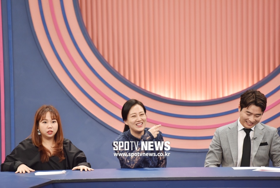 [포토]이동국, 홍현희-장윤정 옆에서 위화감 없는 '어엿한 MC'
