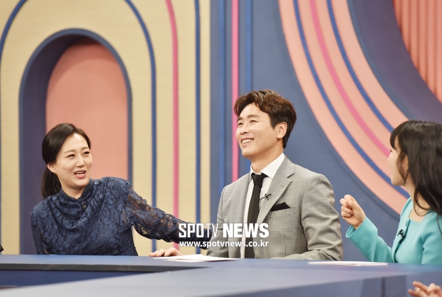 [포토]'맘 편한 카페' 장윤정-이유리 '이동국 MC 데뷔, 힘내세요!'
