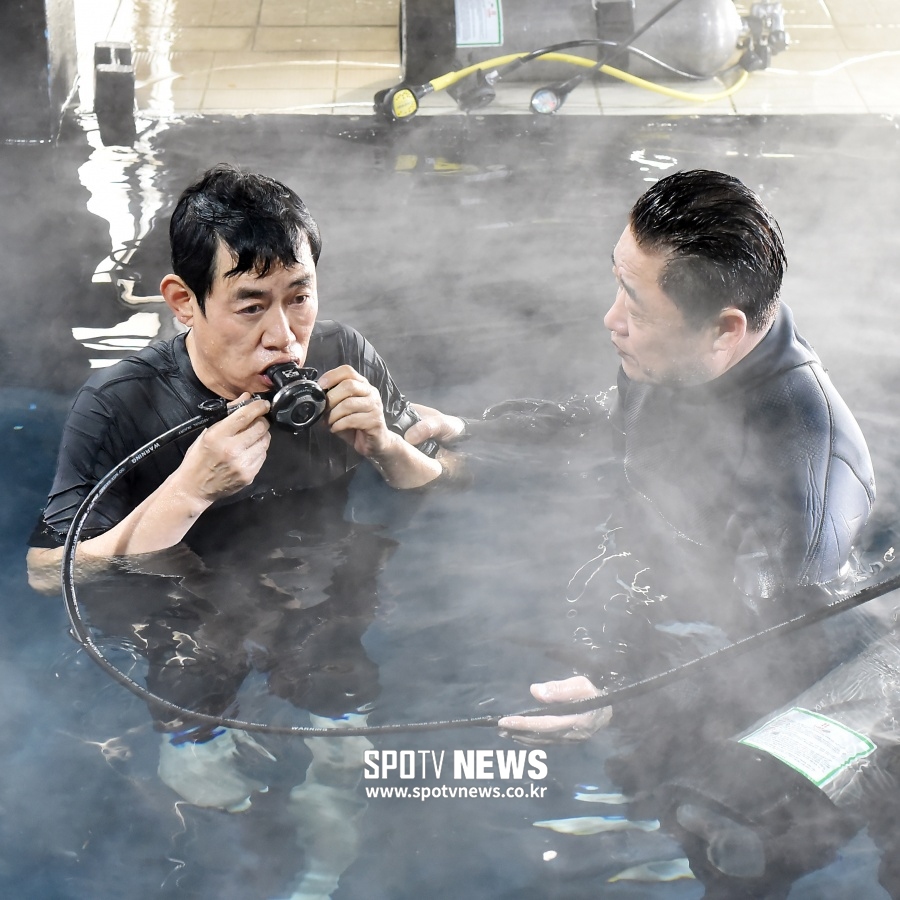 [포토]이경규 '포세이돈 변신, 잠수 교육중입니다'