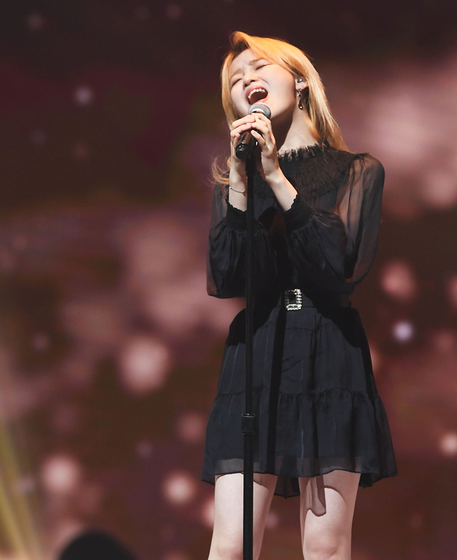 [포토S] 오마이걸 승희, 파워풀 보컬