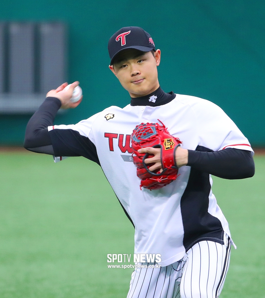 [포토S] LG 이영빈, 1군 캠프 유일한 신인 참가자!