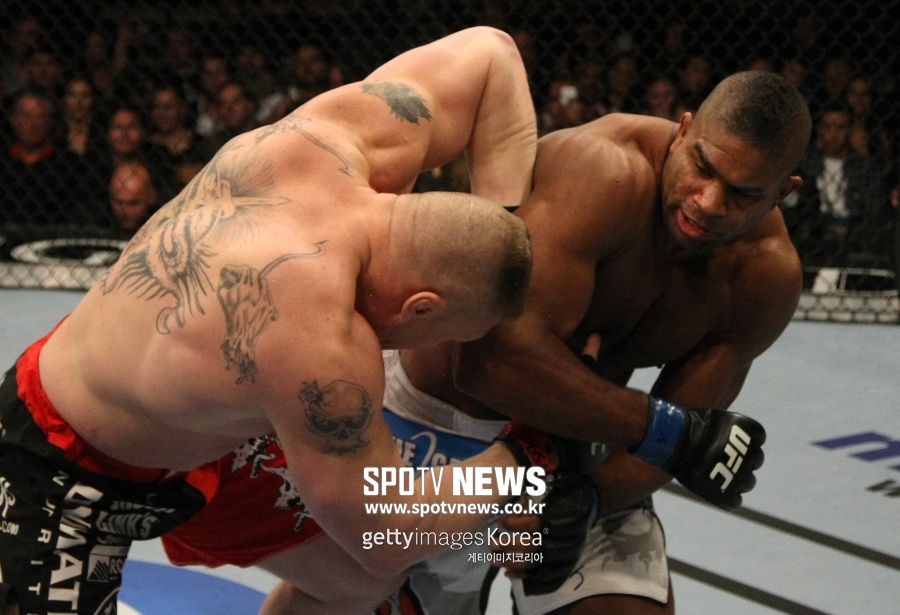 "챈들러 UFC 최고의 데뷔전이라고?"…오브레임의 콧방귀