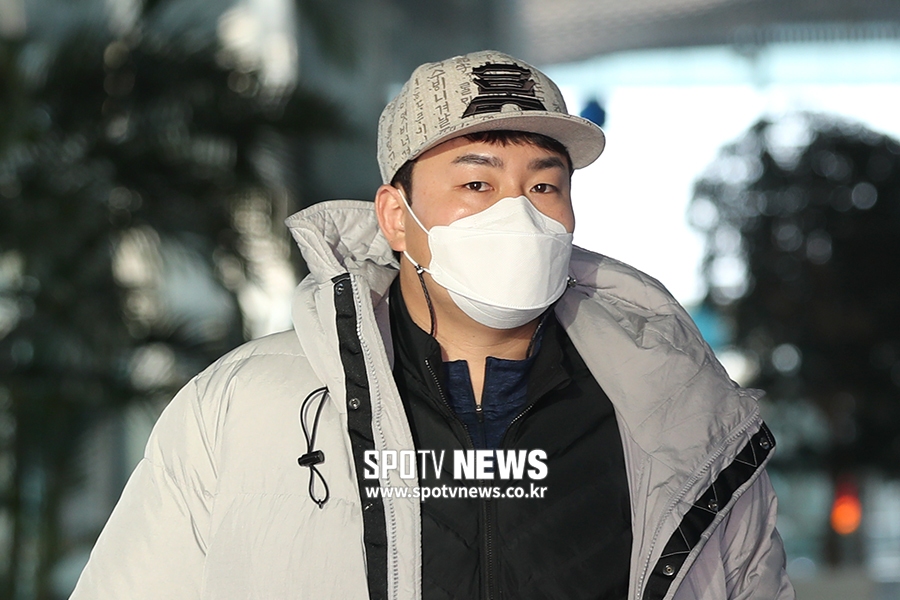 [포토S] 최지만, 훈민정음 모자 쓰고 출국