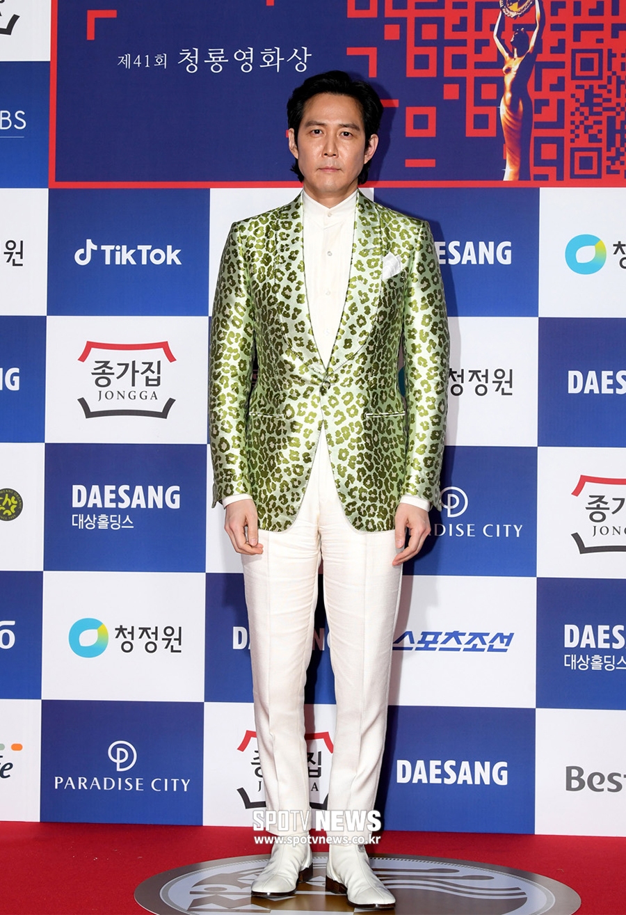 [포토S] 이정재, 강렬한 레오파드 재킷