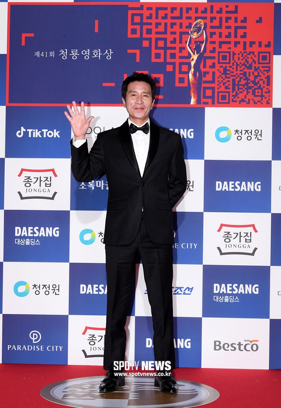 [포토S] 신정근, 멋진 턱시도 입고