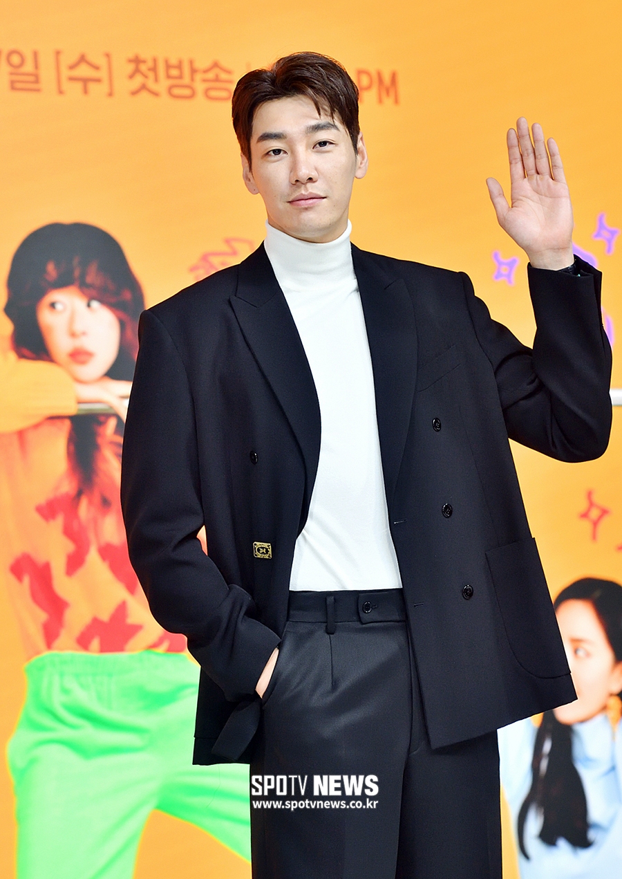 [포토S] 김영광, '손인사도 폼나게'