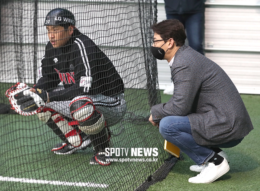 [포토S] 박용택, '(유)강남이 잘하고 있나'