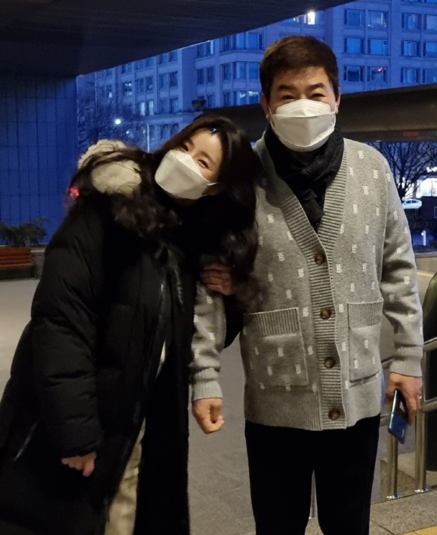 진성‧한여름, '아침마당' 출근길 공개…'트로트 부녀' 탄생