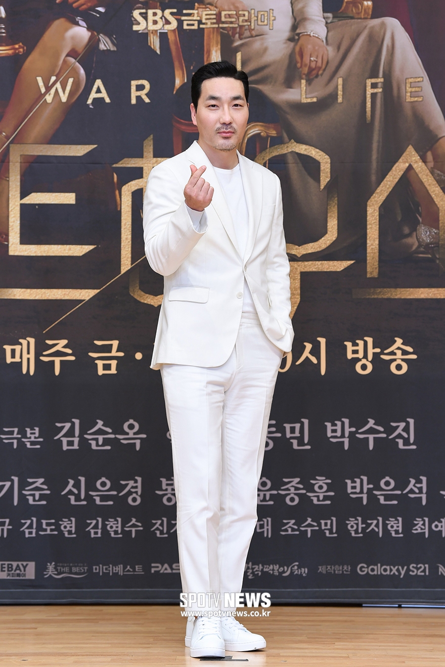[포토S] 하도권, 올 화이트 패션