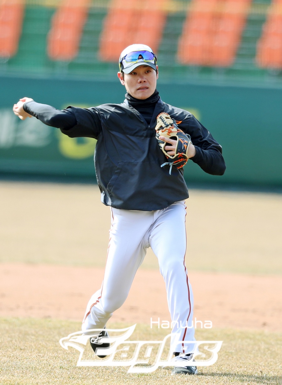 [인터뷰] "부상이 내 단점" 강경학, 새 각오·새 등번호로 다시 뛴다