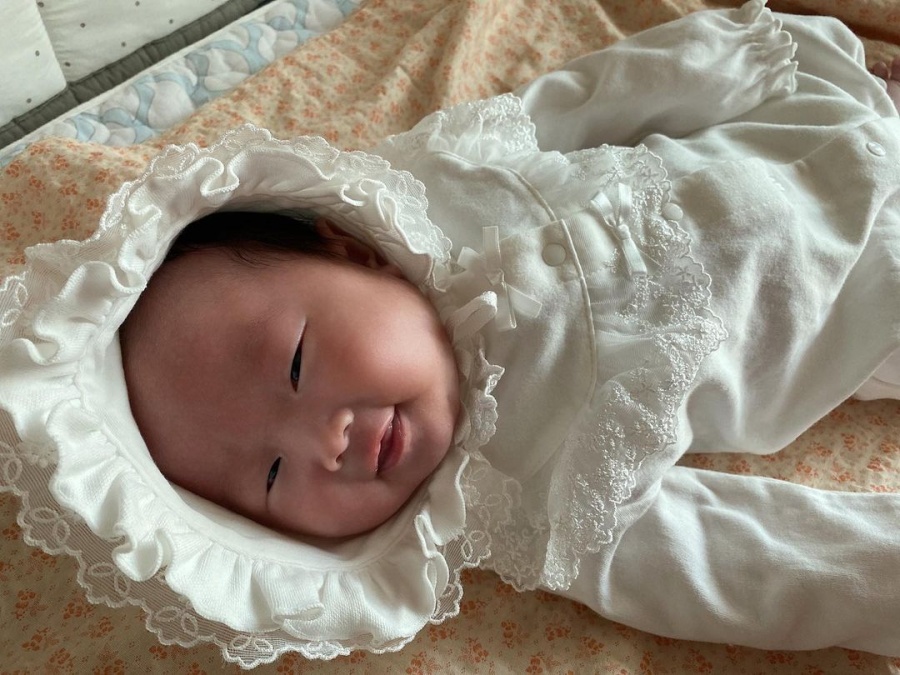 정경미, 둘째 딸 첫공개…"♥윤형빈 닮았답니다, 카메라 어색"