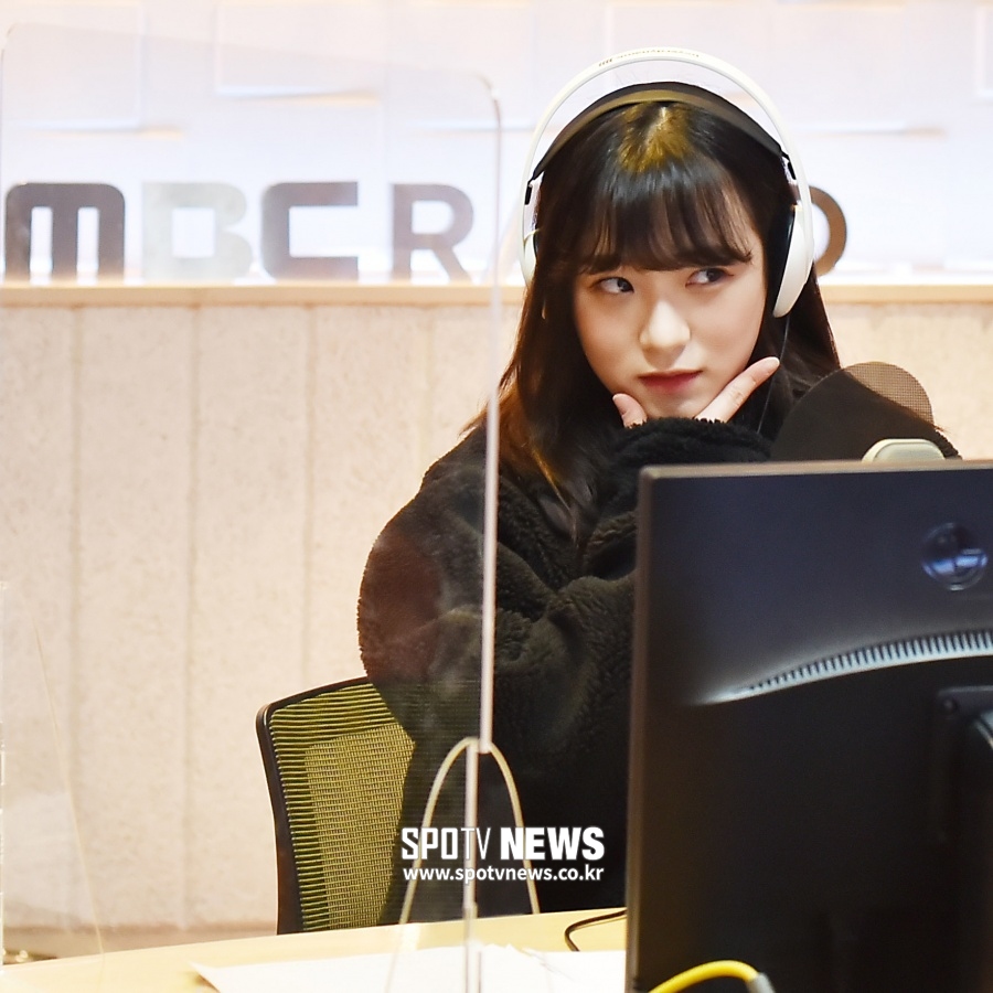 [포토]에이프릴 이진솔 '정오의 희망곡, 나왔어요!'