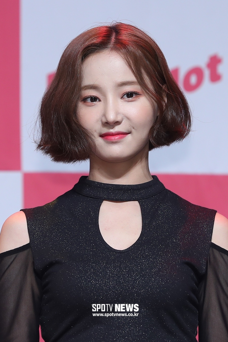 '모모랜드 탈퇴' 연우, 또 의미심장한 게시물 "미워하고 많이 원망했다"