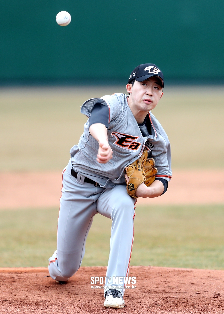 [포토S] 한화 청백전, 퓨처스 선발 신인 배동현
