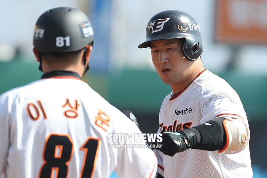 [포토S] 최재훈, 연습 경기 선취 2타점 적시타!