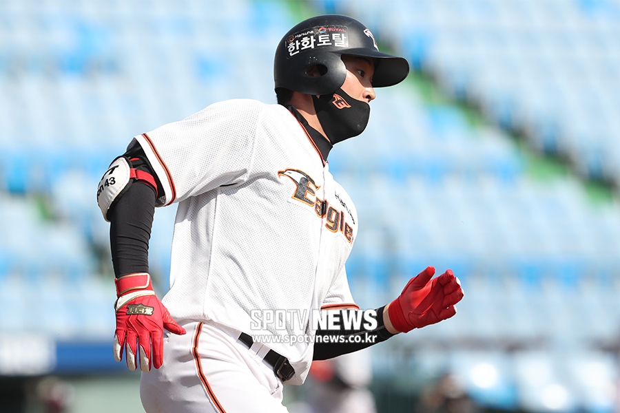[포토S] '2타점 적시타' 정은원, 3안타 작렬!