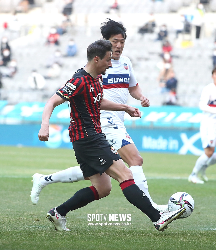 [포토S] 팔로세비치, 수원FC 자책골 유도하는 슈팅!