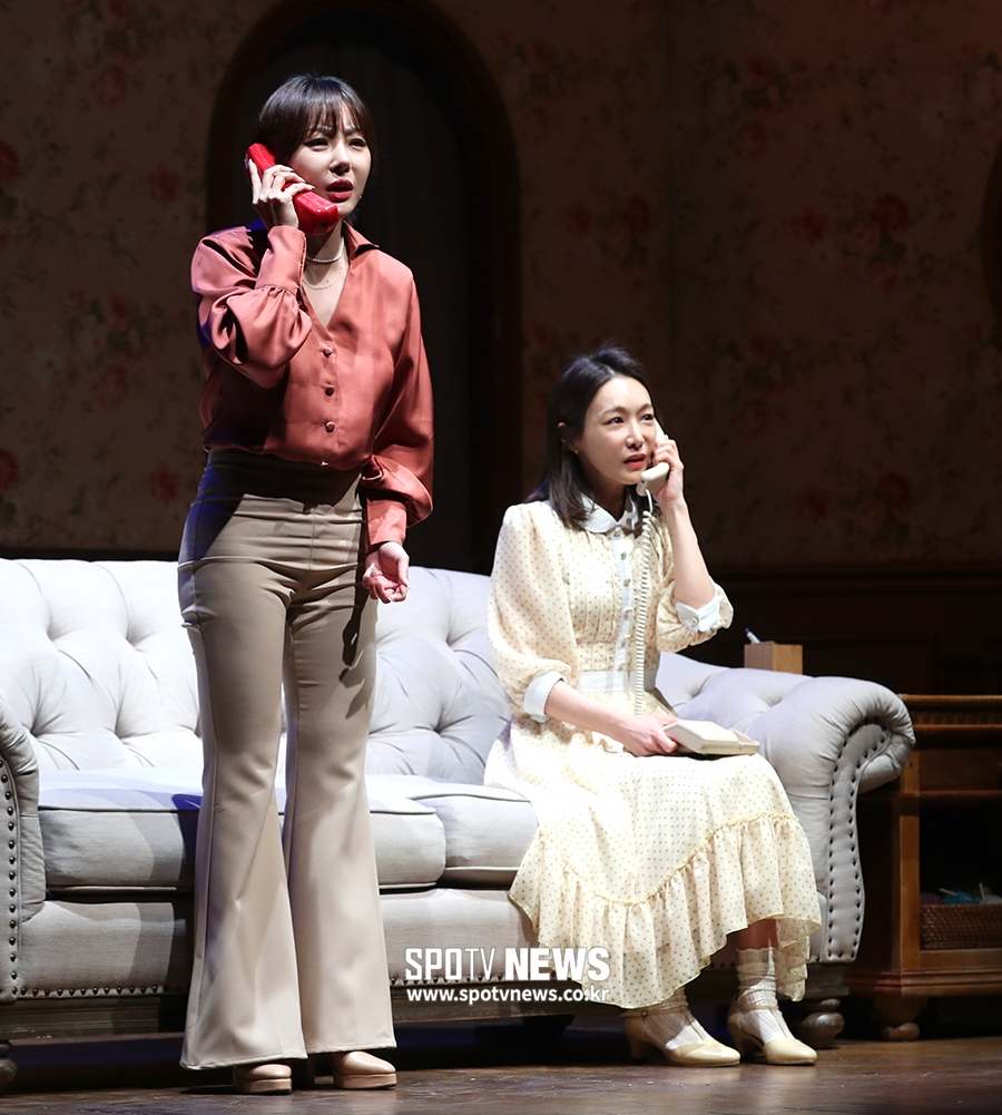 [포토S] 나르샤-신소율, "남편이 안 돌아왔어요"