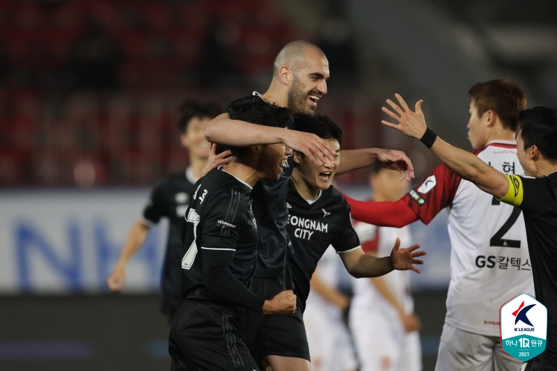 [현장 REVIEW] '뮬리치 PK 결승골' 성남, 서울 1-0 제압…첫 승 신고