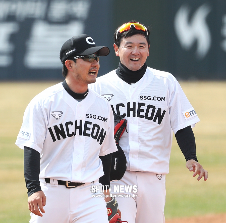 [포토S] 최주환-김성현, SSG의 키스톤 콤비!