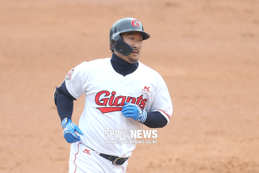 [포토S] 이병규, 김정빈 상대로 스리런