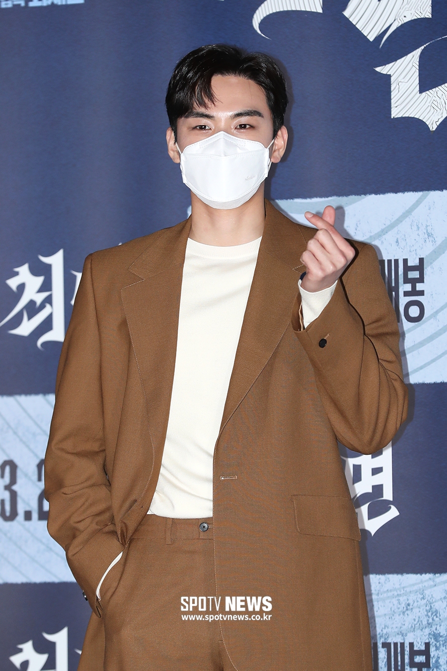 [포토S] 김도훈, 멋진 손하트