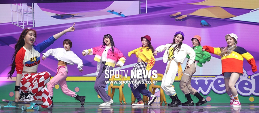 [포토S] 위클리, '스케이트보드 타고 가자~'