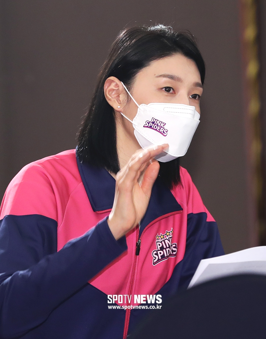 [포토S] 김연경, 김수지에게 인사