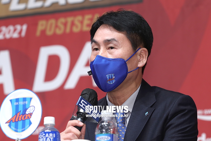 [포토S] 출사표 밝히는 IBK기업은행 김우재 감독