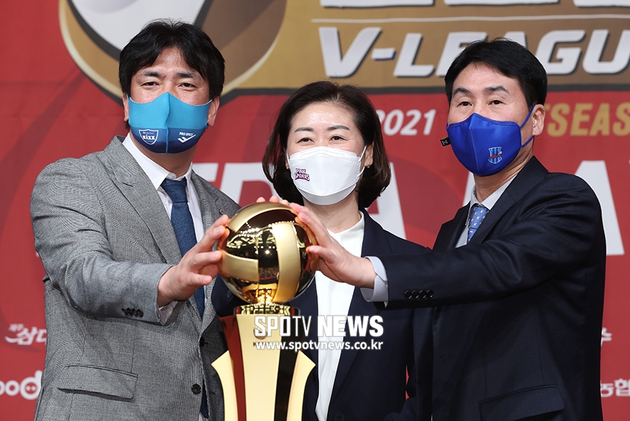 [포토S] 차상현-박미희-김우재 감독, 우승 트로피를 앞에 두고